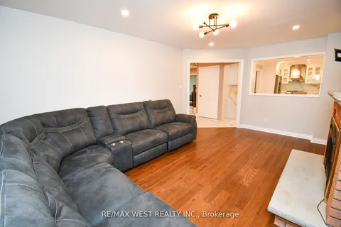 25 Meadowlark Rd, Barrie, ON L4M 6C8