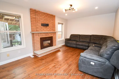 25 Meadowlark Rd, Barrie, ON L4M 6C8