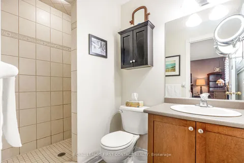 112 Crompton Dr, Barrie, ON L4M 6N9