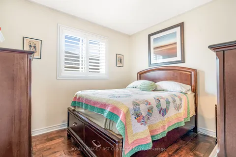 112 Crompton Dr, Barrie, ON L4M 6N9