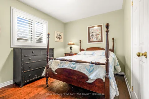 112 Crompton Dr, Barrie, ON L4M 6N9