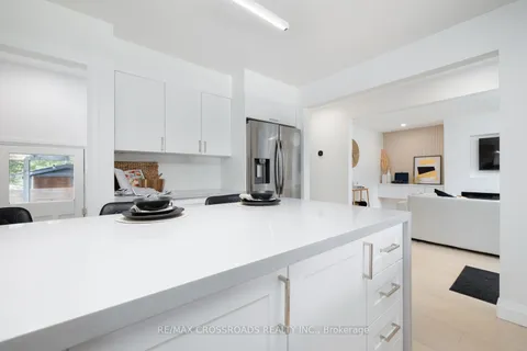 36 Queen St, Barrie, ON L4M 1Z1