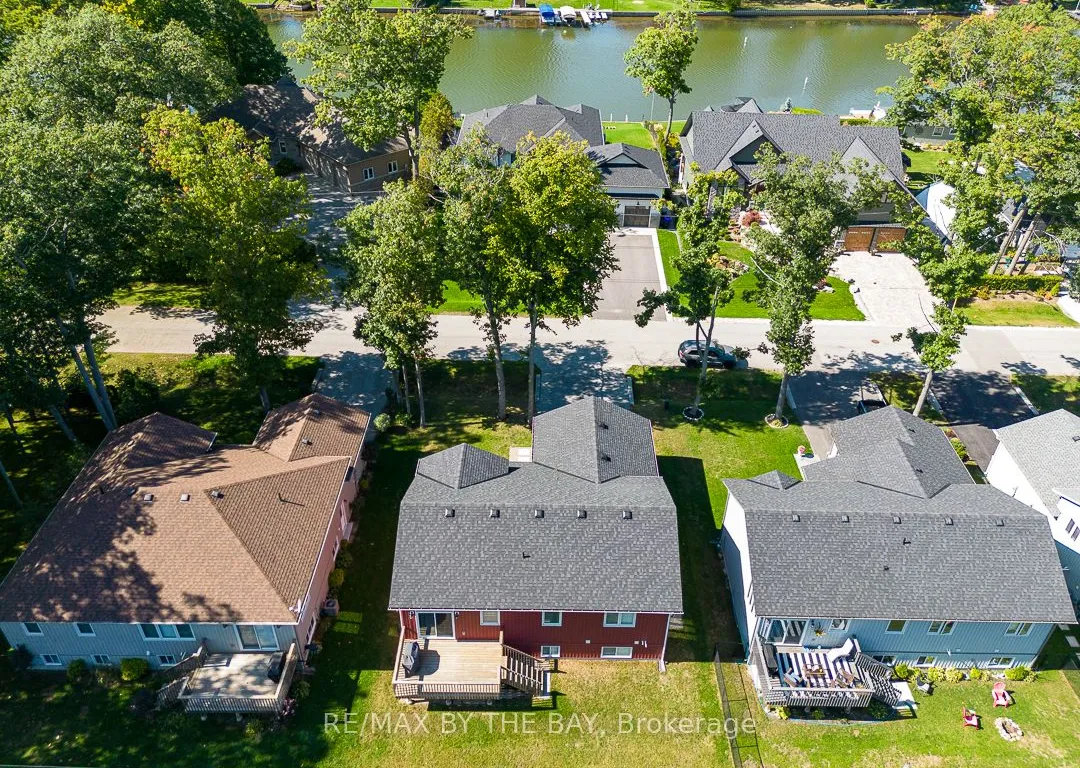 53 Edgewater Rd, Wasaga Beach, ON L9Z 2W3