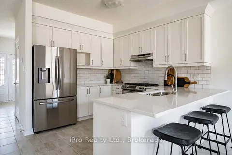 11 Maidens Cres, Collingwood, ON L9Y 3B7