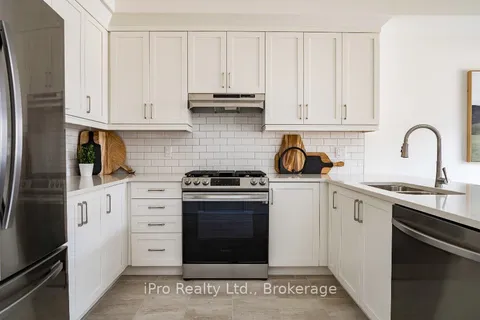 11 Maidens Cres, Collingwood, ON L9Y 3B7