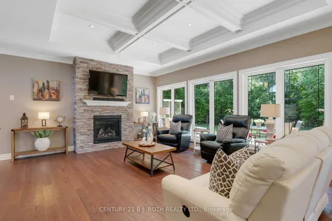 110 Mennill Dr, Springwater, ON L0L 1Y3