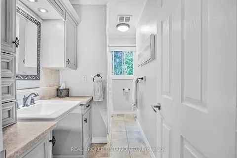 22 Patterson Pl, Barrie, ON L4N 6T2