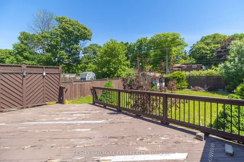 46 Byrnes Cres, Penetanguishene, ON L9M 1V9