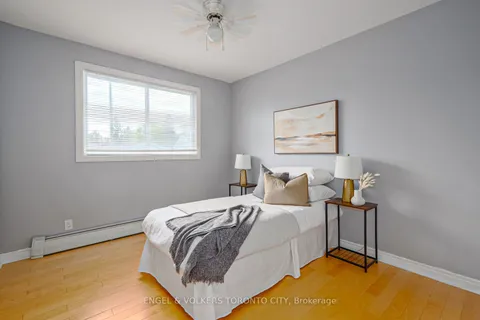 594 Oak St, Collingwood, ON L9Y 2Z1