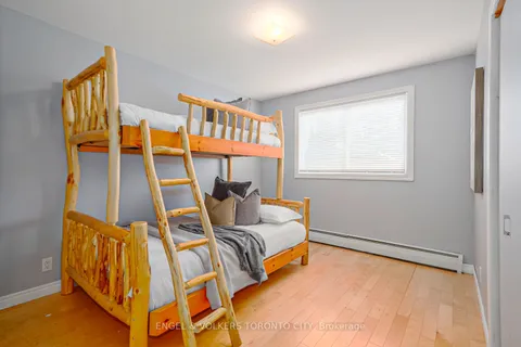 594 Oak St, Collingwood, ON L9Y 2Z1