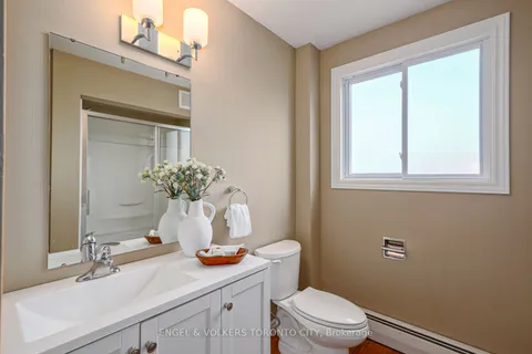 594 Oak St, Collingwood, ON L9Y 2Z1