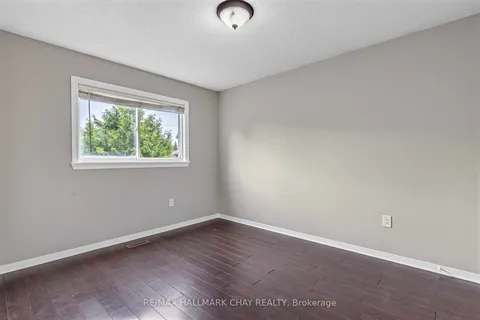 16 HERRELL Ave, Barrie, ON L4N 6T5