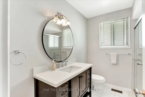 16 Lay St, Barrie, ON L4M 4A7