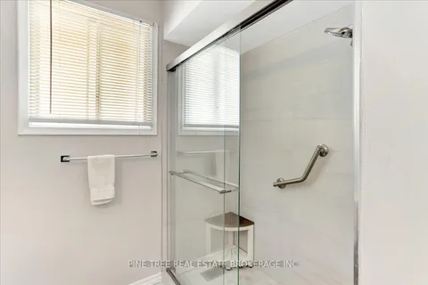 16 Lay St, Barrie, ON L4M 4A7