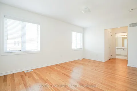 57 Alnwick St, Barrie, ON L9J 0L4