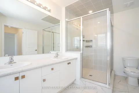 57 Alnwick St, Barrie, ON L9J 0L4