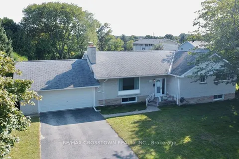 9 Anne St, Penetanguishene, ON L9M 1K5