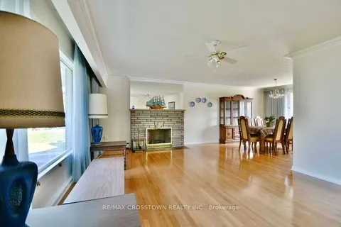 9 Anne St, Penetanguishene, ON L9M 1K5