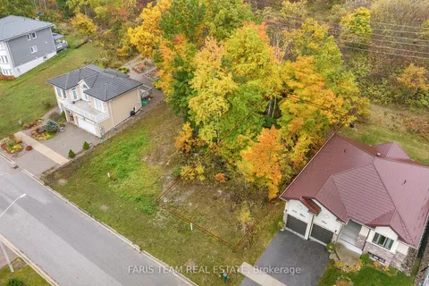 614 Taylor Dr, Midland, ON L4R 0E2