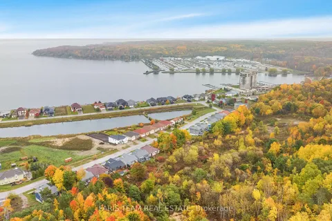 614 Taylor Dr, Midland, ON L4R 0E2