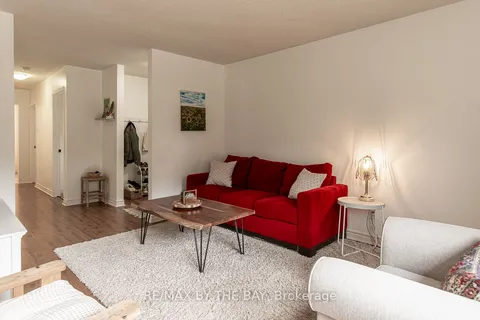 160 Melrose Ave, Wasaga Beach, ON L9Z 2T1