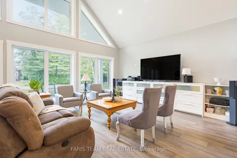 94 42nd St, Wasaga Beach, ON L9Z 1Z7