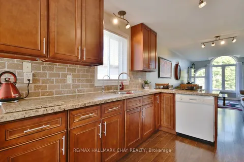181 Sproule Dr, Barrie, ON L4N 0P8