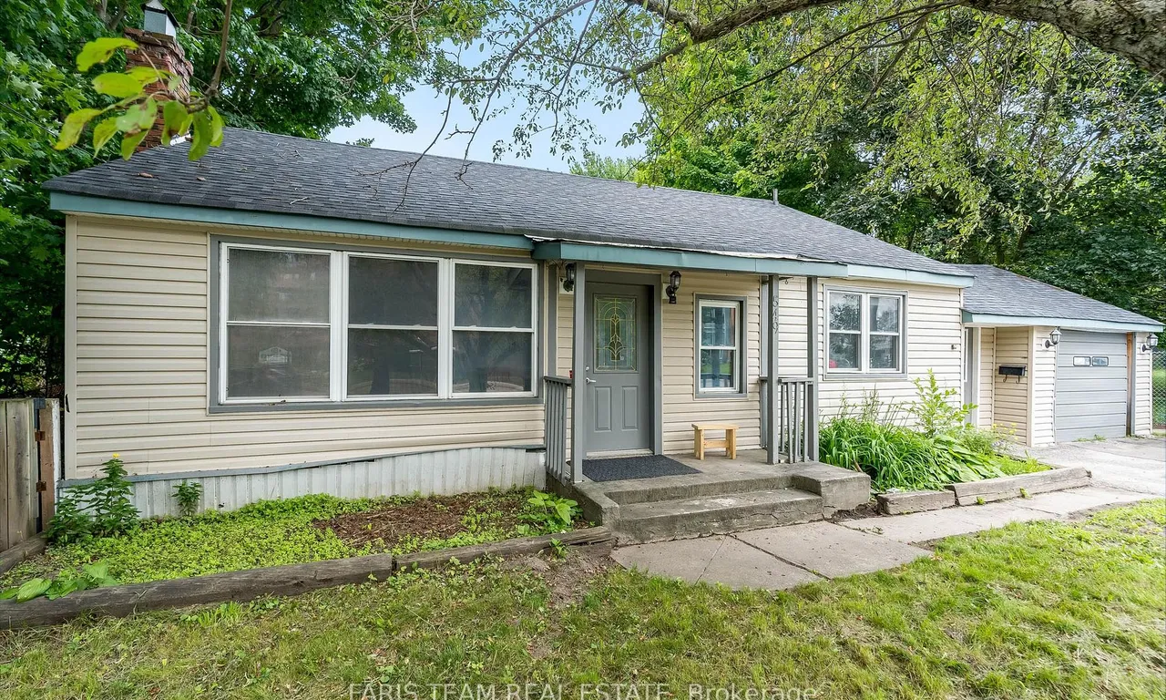 549 King St, Midland, ON L4R 3N6