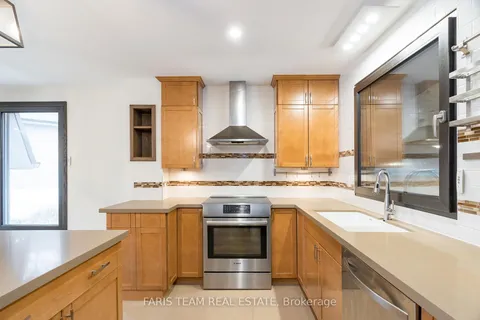 8 Campfire Crt, Barrie, ON L4M 5G9