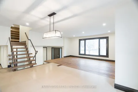 8 Campfire Crt, Barrie, ON L4M 5G9