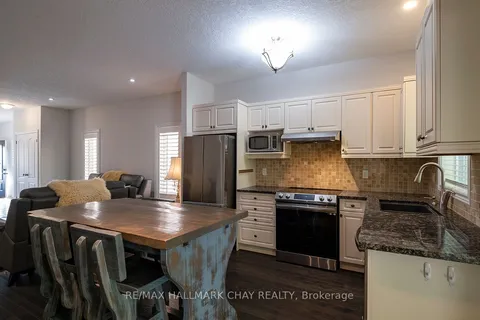 1012 Cook Dr, Midland, ON L4R 0E4