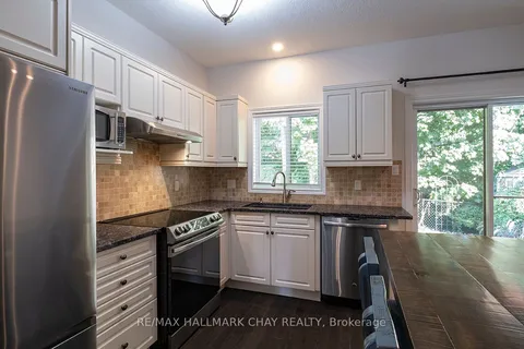 1012 Cook Dr, Midland, ON L4R 0E4