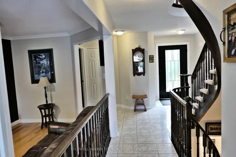 366 Cundles Rd, Barrie, ON L4N 7C8