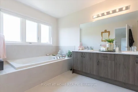 96 Berkely St, Wasaga Beach, ON L9Z 0K5