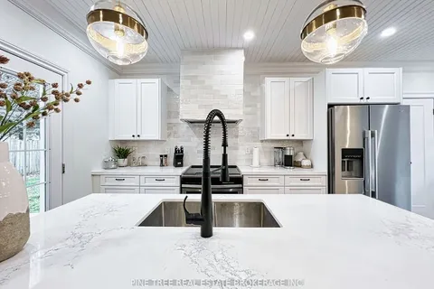 62 Shirley Ave, Barrie, ON L4N 1N1
