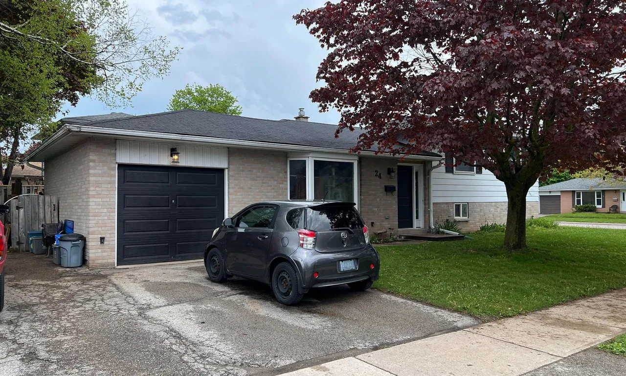 24 College Cres, Barrie, ON L4M 2W3
