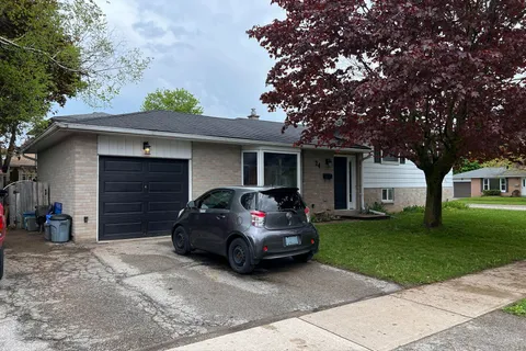 24 College Cres, Barrie, ON L4M 2W3