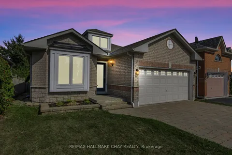 3 Duval Dr, Barrie, ON L4M 6V2