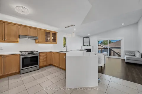 3 Duval Dr, Barrie, ON L4M 6V2