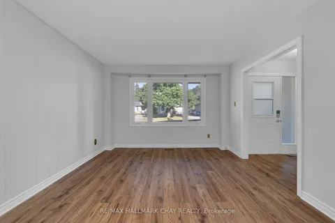 65 Daphne Cres, Barrie, ON L4M 2Y7