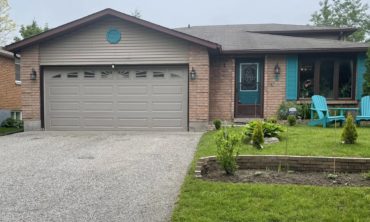 8 Wells Cres, Barrie, ON L4N 5W5