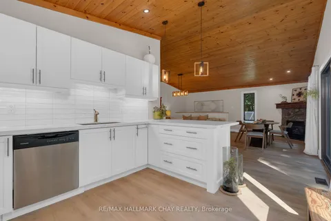 2 Pine Ridge Tr, Oro-Medonte, ON L4M 4Y8