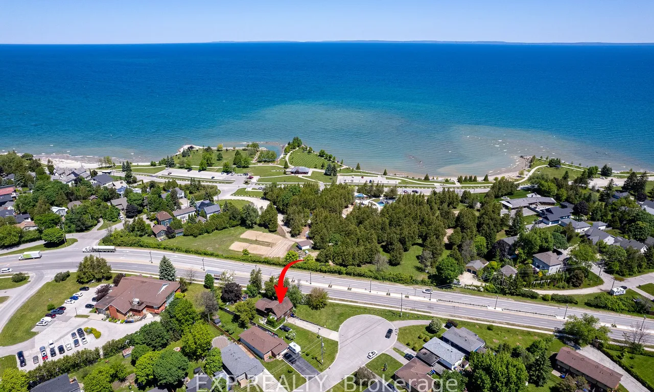 553 Simcoe St, Collingwood, ON L9Y 1K2