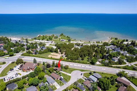 553 Simcoe St, Collingwood, ON L9Y 1K2