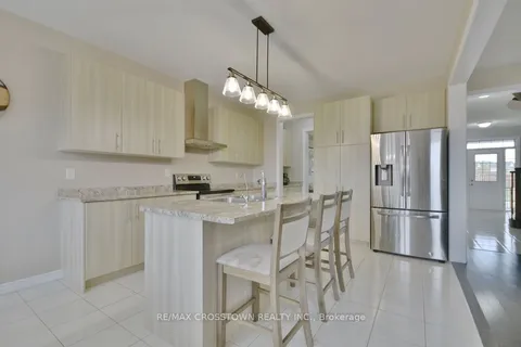 16 Daly Crt, Springwater, ON L9X 2A2