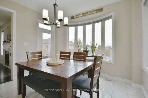 16 Daly Crt, Springwater, ON L9X 2A2