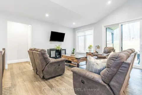 1532 Champlain Rd, Tiny, ON L9M 0C1