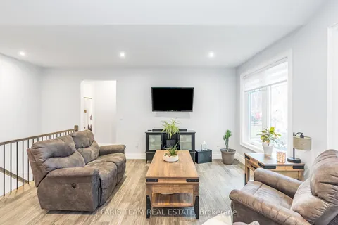 1532 Champlain Rd, Tiny, ON L9M 0C1