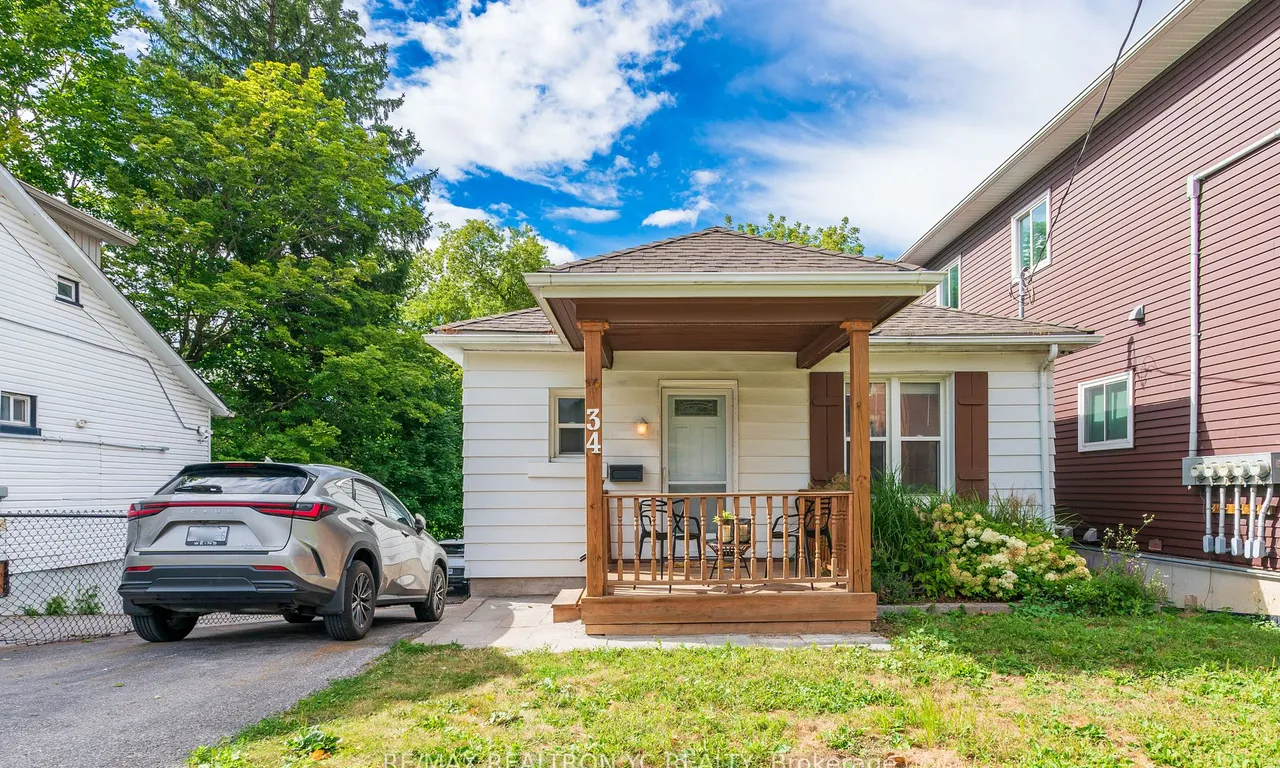 34 Penetang St, Barrie, ON L4M 1V9