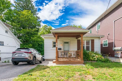 34 Penetang St, Barrie, ON L4M 1V9
